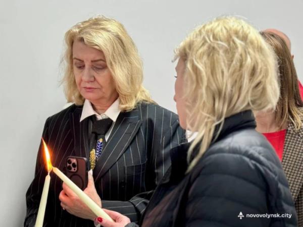 У Нововолинську вшанували загиблих медиків6