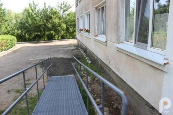 За пандус особливо вдячна жителька Катерина, яка через перелом нині користується кріслом колісним