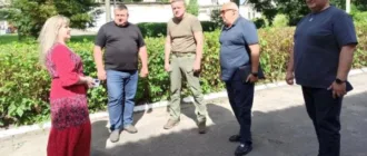 У Рожищі посадовці зустрілися з мешканцями гуртожитка: обговорили умови проживання ВПО та перспективи покращення
