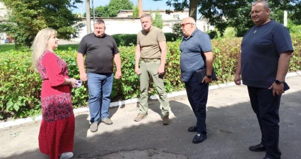Зустріч біля стін гуртожитку, де живуть ВПО