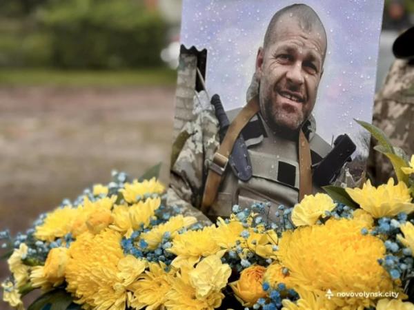 У селі Будятичі попрощалися із захисником Леонідом Ткачуком1