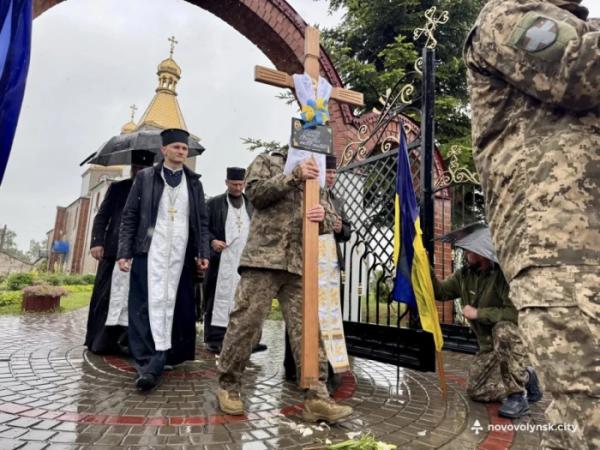 У селі Будятичі попрощалися із захисником Леонідом Ткачуком4