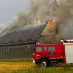 У селі Ставок від удару блискавки горів будинок