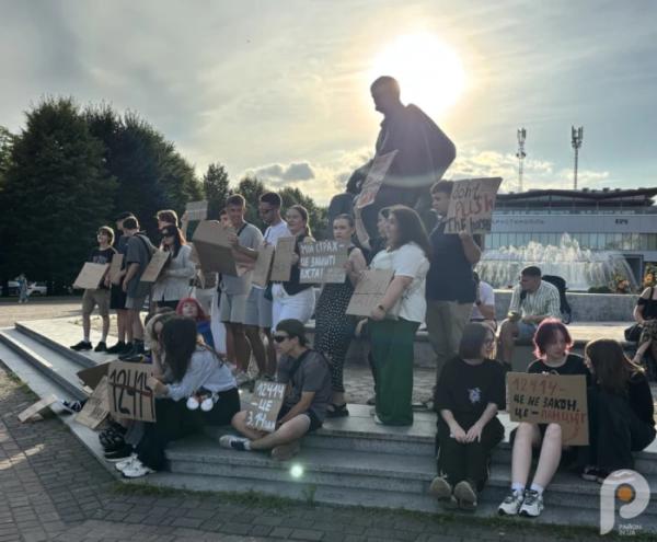 У Шептицькому молодь зібралася на протест проти законопроєкту №124144