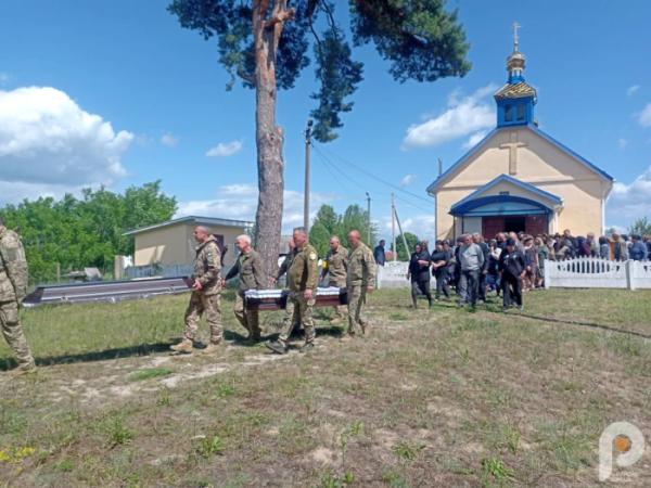 У Зарічному в останню путь провели захисника Валентина Шемейка, який помер під час служби на Київщині10
