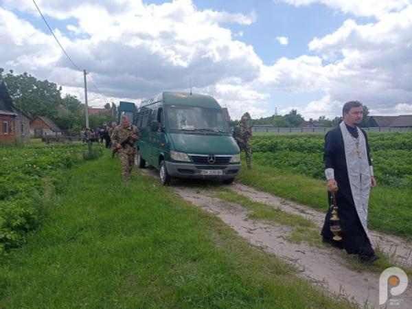 У Зарічному в останню путь провели захисника Валентина Шемейка, який помер під час служби на Київщині7