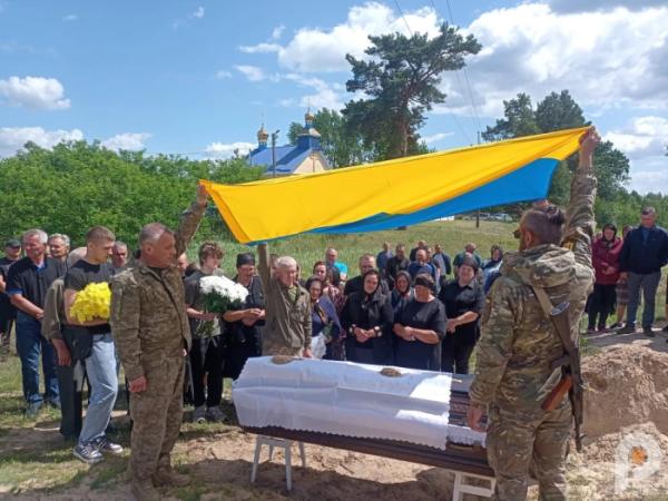 У Зарічному в останню путь провели захисника Валентина Шемейка, який помер під час служби на Київщині4