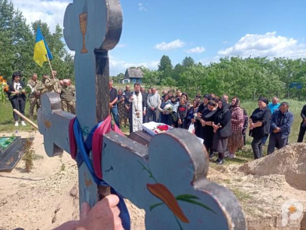 У Зарічному в останню путь провели захисника Валентина Шемейка, який помер під час служби на Київщині1