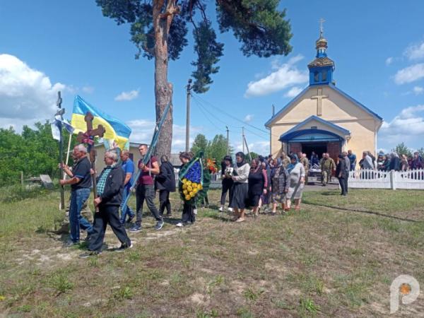 У Зарічному в останню путь провели захисника Валентина Шемейка, який помер під час служби на Київщині9