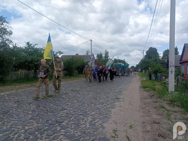 У Зарічному в останню путь провели захисника Валентина Шемейка, який помер під час служби на Київщині5