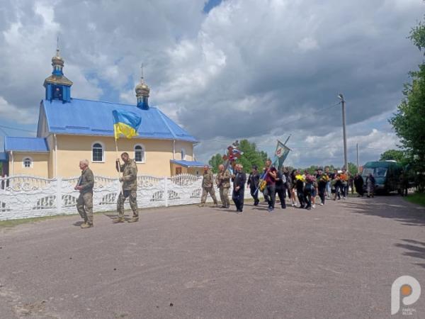 У Зарічному в останню путь провели захисника Валентина Шемейка, який помер під час служби на Київщині6