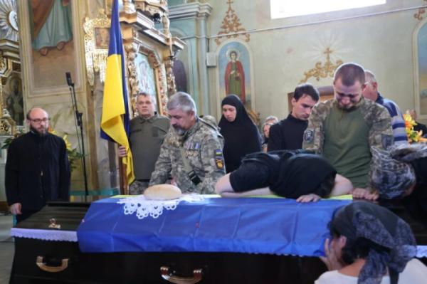 У Жидичині в останню дорогу провели захисника України Олександра Голотюка9