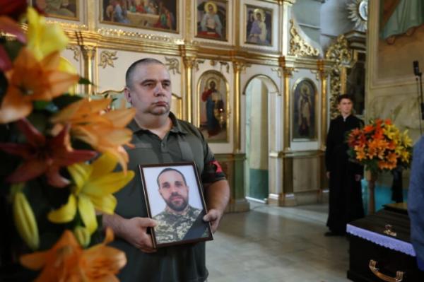 У Жидичині в останню дорогу провели захисника України Олександра Голотюка1