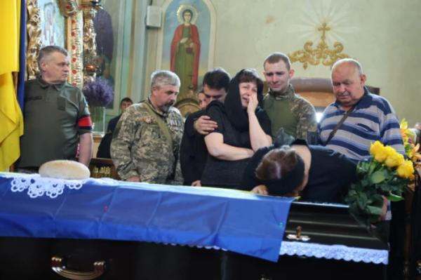 У Жидичині в останню дорогу провели захисника України Олександра Голотюка10