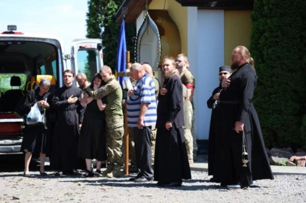 У Жидичині в останню дорогу провели захисника України Олександра Голотюка21