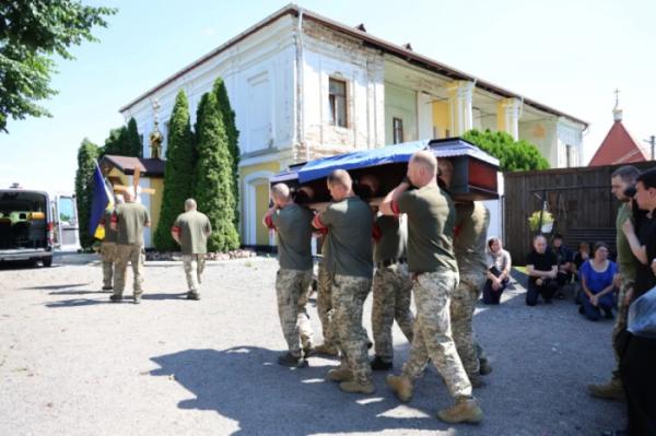 У Жидичині в останню дорогу провели захисника України Олександра Голотюка20