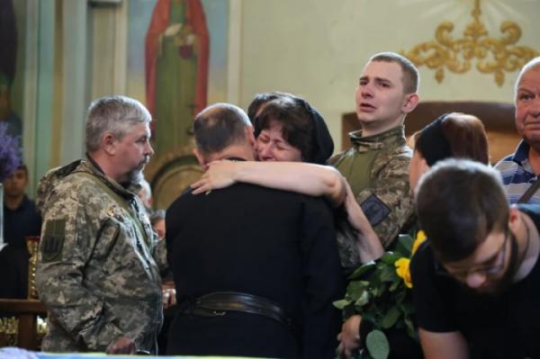 У Жидичині в останню дорогу провели захисника України Олександра Голотюка11
