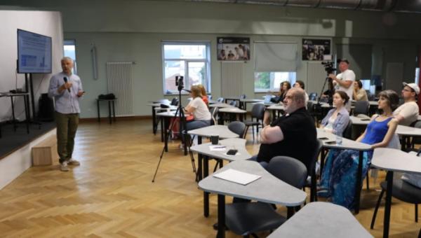 Презентація соціологічного дослідження «Кримськотатарська громада материкової України: стан і виклики». Фото: Радіо Куреш