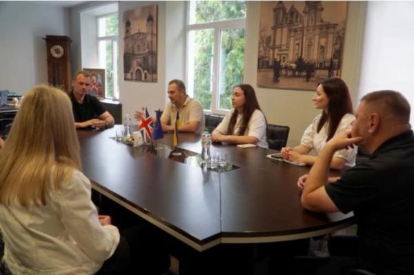 Володимир відвідав британський волонтер Боб Френдт з міста-партнера Нерсборо2