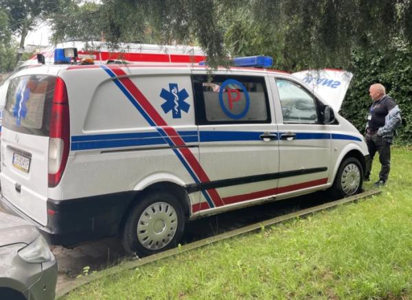 Волонтери рожищенської організації переобладнують для фронту авто від поляків, потрібна допомога3