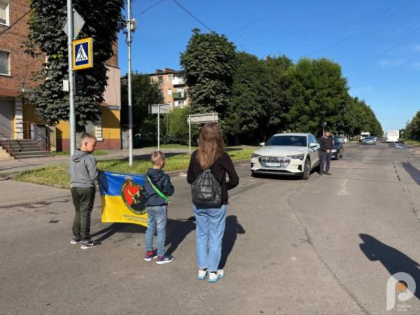«Вшануй»: у Шептицькому провели акцію нагадування про хвилину мовчання1