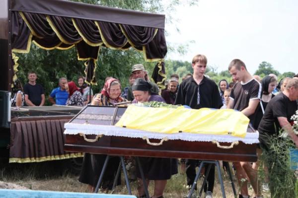 Вважали зниклим безвісти: у Заболотті провели в останню путь загиблого воїна26