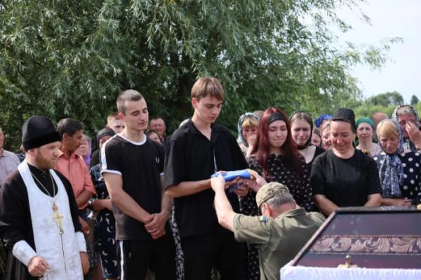 Вважали зниклим безвісти: у Заболотті провели в останню путь загиблого воїна23
