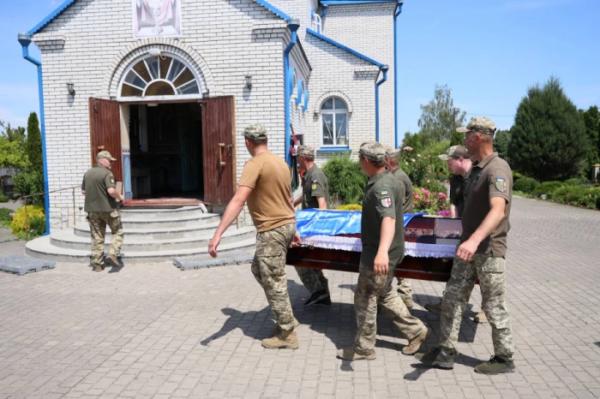 Вважали зниклим безвісти: у Заболотті провели в останню путь загиблого воїна6