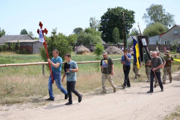 Вважали зниклим безвісти: у Заболотті провели в останню путь загиблого воїна16