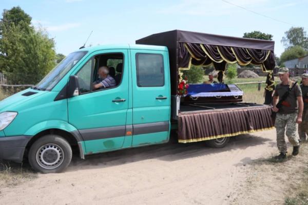 Вважали зниклим безвісти: у Заболотті провели в останню путь загиблого воїна17