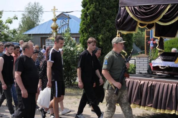 Вважали зниклим безвісти: у Заболотті провели в останню путь загиблого воїна19