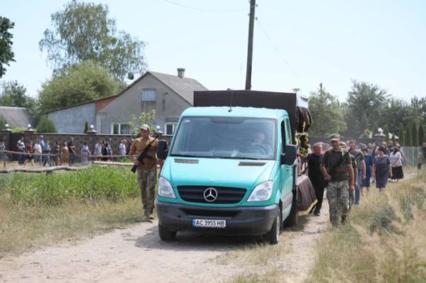 Вважали зниклим безвісти: у Заболотті провели в останню путь загиблого воїна12