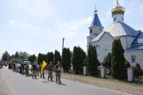 Вважали зниклим безвісти: у Заболотті провели в останню путь загиблого воїна22
