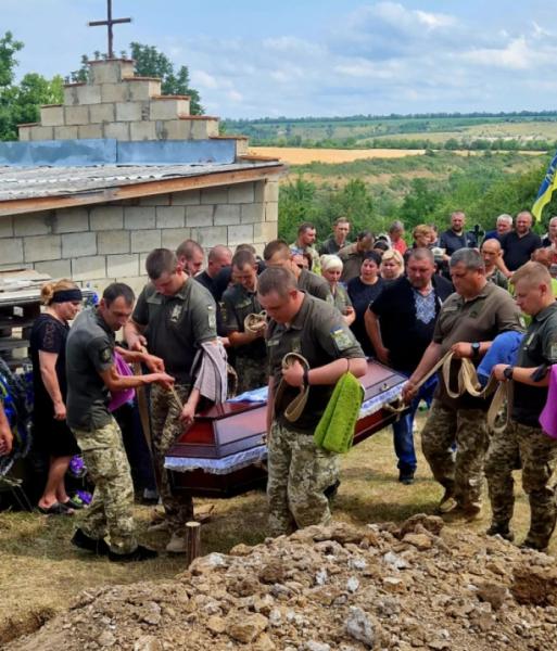 Закарпатські прикордонники попрощалися з побратимом, який загинув у ДТП через п'яну водійку3