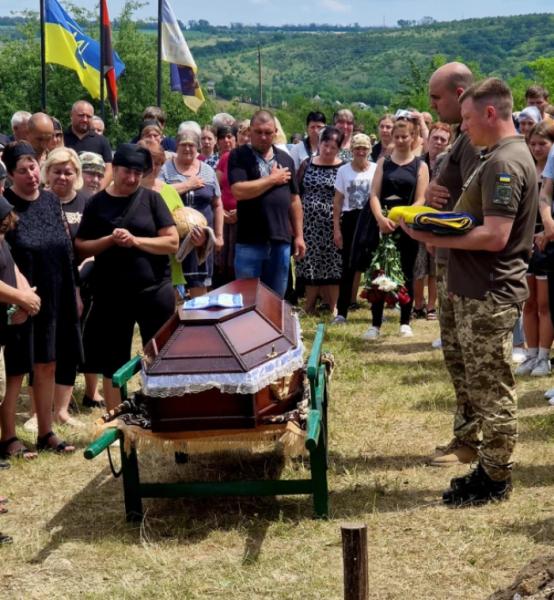 Закарпатські прикордонники попрощалися з побратимом, який загинув у ДТП через п'яну водійку4