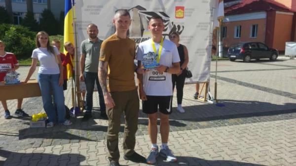 130 учасників різного віку приєдналося до пам’ятного забігу в Острозі17
