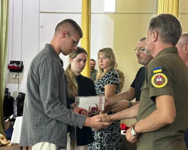 «Батьківське серце»: у Копачівській громаді дітям полеглих захисників вручили срібні обереги13