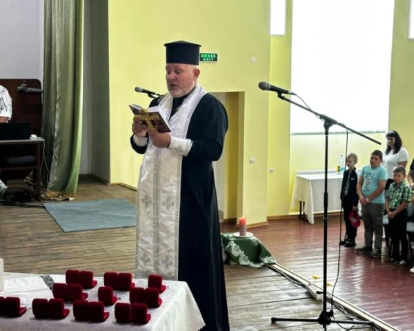 «Батьківське серце»: у Копачівській громаді дітям полеглих захисників вручили срібні обереги6