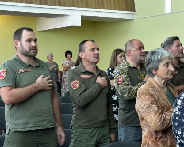 «Батьківське серце»: у Копачівській громаді дітям полеглих захисників вручили срібні обереги5