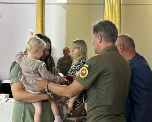 «Батьківське серце»: у Копачівській громаді дітям полеглих захисників вручили срібні обереги11