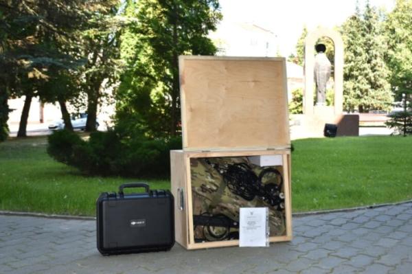 Квадрокоптери, приціли, прожектори: Луцька громада передала військовим спорядження3