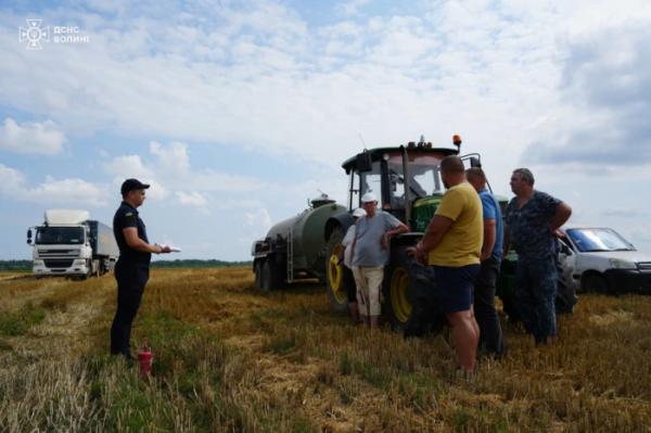 На Ківерцівщині рятувальники допомагають аграріям захистити врожай від пожеж1