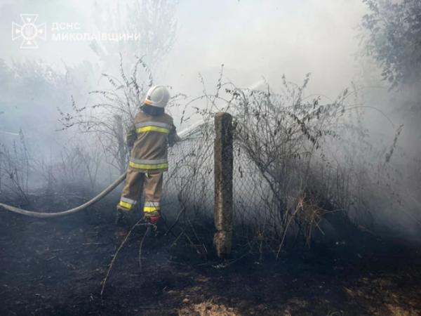 На Миколаївщині рятувальники ліквідували дві пожежі, які виниклі внаслідок ворожих атак2