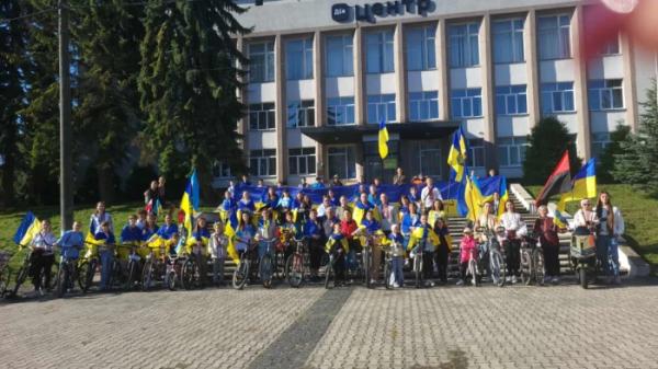 Нехай стяг майорить якомога вище: в Острозі відбулися урочистості до Дня прапора3