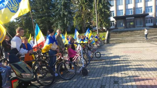 Нехай стяг майорить якомога вище: в Острозі відбулися урочистості до Дня прапора1
