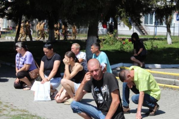 Понад рік вважали зниклим безвісти: у Рожищі попрощалися із захисником України Миколою Катеринюком14