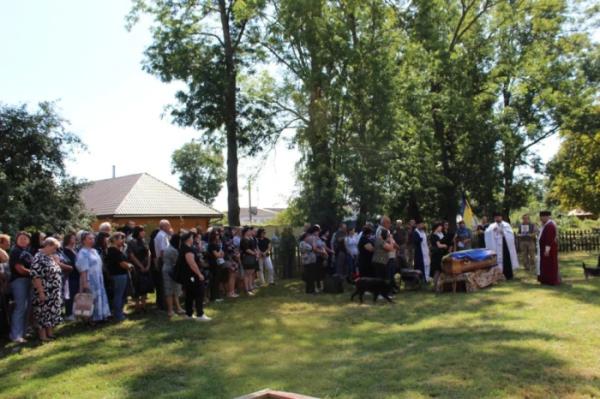 Понад рік вважали зниклим безвісти: у Рожищі попрощалися із захисником України Миколою Катеринюком16