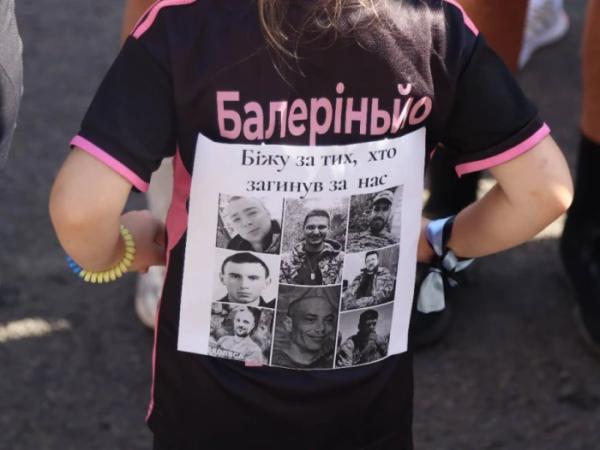 «Шаную Воїнів, біжу за Героїв України»: у Миколаєві відбувся всеукраїнський забіг4