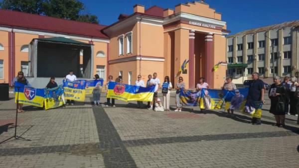 Світло надії в темряві невідомості: Острог долучився до Міжнародного дня зниклих безвісти2