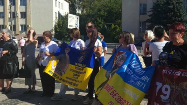 Світло надії в темряві невідомості: Острог долучився до Міжнародного дня зниклих безвісти10